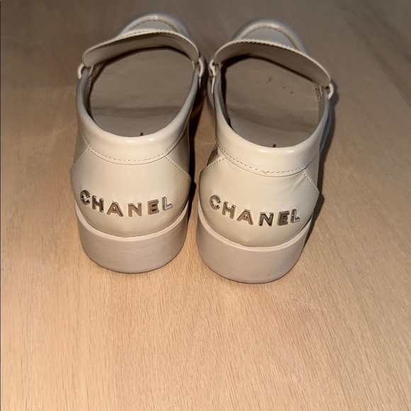 Chanel Loafer - Picture 3 of 9